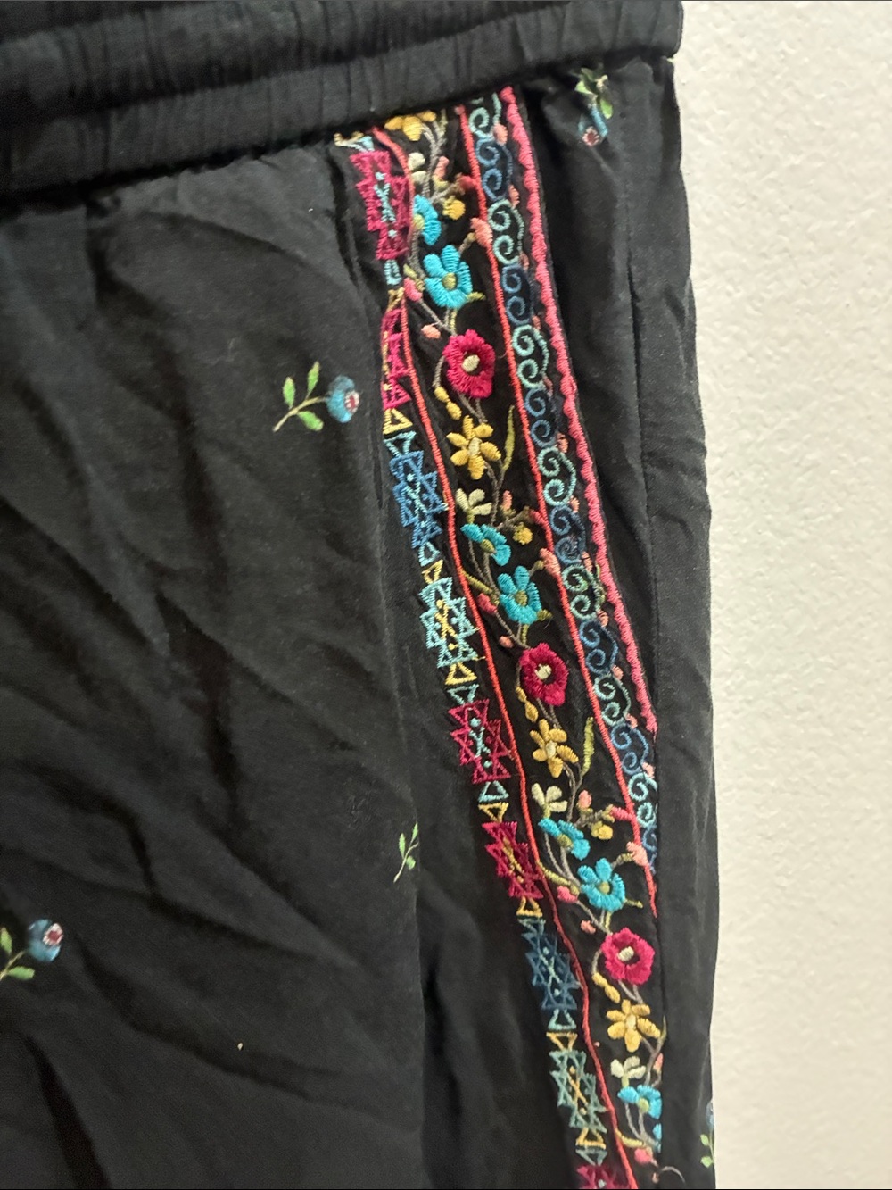 Johnny Was Black Floral Embroidered Drawstring Pants - Picture 6 of 8